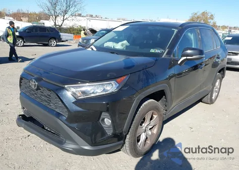 2021 Toyota Rav4 Xle z USA, uszkodzony, nr VIN 2T3W1RFV6MC095052